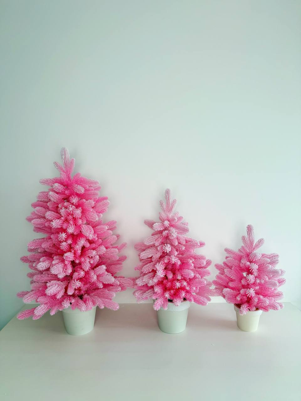 Штучна Ялинка Елегант рожева засніжена в  горщику 70 см - зображення 2